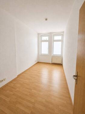Bild 1 - Helle 2-Zimmer-Altbauwohnung mit Einbauküche