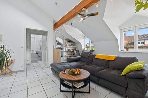 Wohnzimmer - 2 Zimmer Etagenwohnung in Karlsruhe