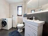 Badezimmer - 3 Zimmer Etagenwohnung zum Kaufen in Schrozberg