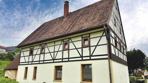 Außenansicht Wohnhaus - 6 Zimmer Einfamilienhaus zum Kaufen in Königshain-Wiederau