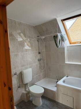 Hauptbad mit Tageslicht - 