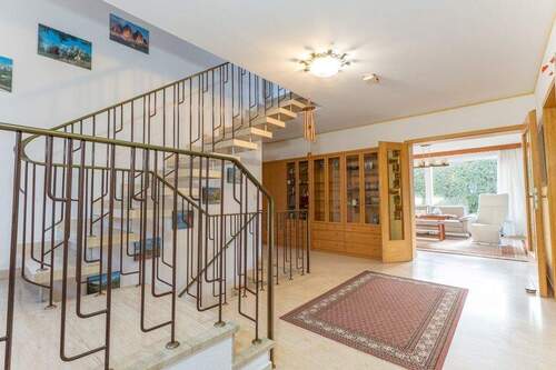 Der Eingangsbereich - 7 Zimmer Einfamilienhaus in Hagen