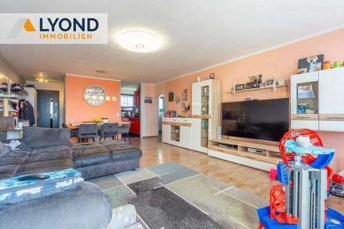 Wohn- und Essbereich - Etagenwohnung mit 100,00 m&sup2; in Crailsheim zum Kaufen