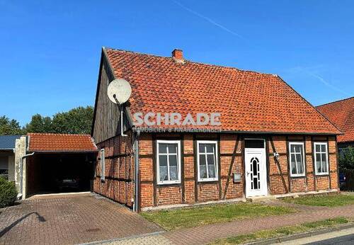 Die Carportzufahrt - Gemütlichkeit durch Fachwerk - 120.000,00&nbsp;EUR Kaufpreis, ca.&nbsp; 96,00&nbsp;m&sup2;&nbsp;Wohnfl&auml;che