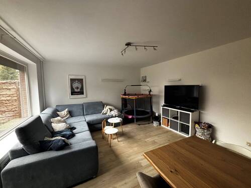 Wohnzimmer.jpg - Reihenmittelhaus mit 100,00 m&sup2; in Hamburg zur Miete