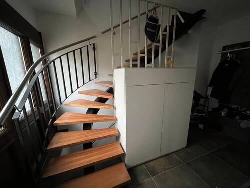 Restaurierte Mahagoni-Treppe - 
