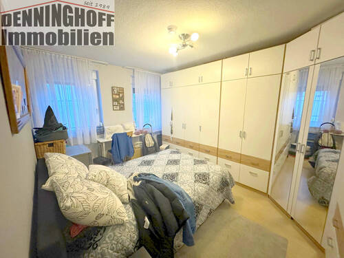 Schlafzimmer 1.OG links - 