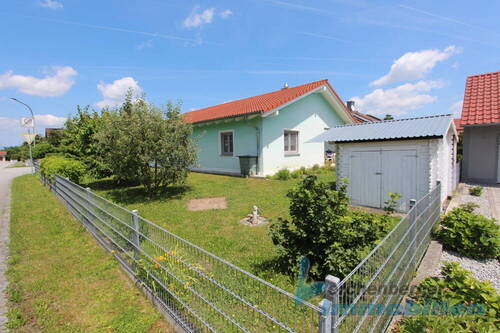 Gesamtansicht - *** Toller Bungalow in ruhiger Lage der Gemeinde Aholming ***