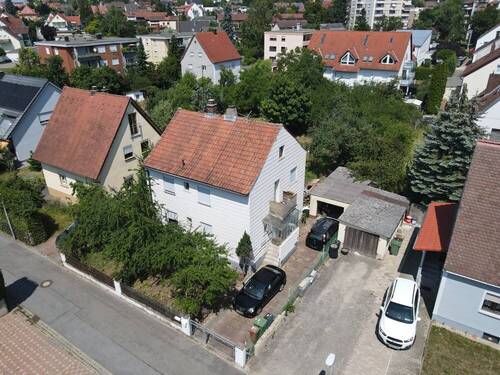 Bild 1 - RESERVIERT - Einfamilienhaus mit Garage