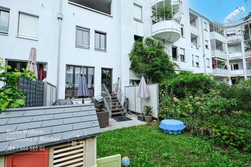 Garten Blick zum Wohnzimmer - 3 Zimmer Etagenwohnung in München