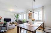 Wohnzimmer - Helle 2-Zimmer-Wohnung mit Balkon in zentraler Lage von Stuttgart!