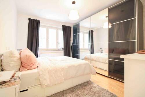 Schlafzimmer - 2 Zimmer Etagenwohnung zum Kaufen in Stuttgart