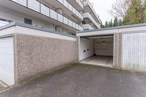 Die Garage direkt hinter dem Haus - 