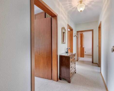 Diele - 3 Zimmer Etagenwohnung zum Kaufen in Ratingen