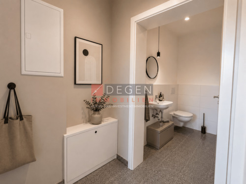 Flur und Gäste-WC – Originalaufnahmen mit stilvoller Home-Staging-Visualisierung - 4 Zimmer Etagenwohnung zum Kaufen in Dortmund