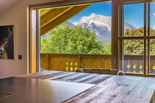 Ausblick Wohnzimmer - 4 Zimmer Etagenwohnung zum Kaufen in Schönau am Königssee