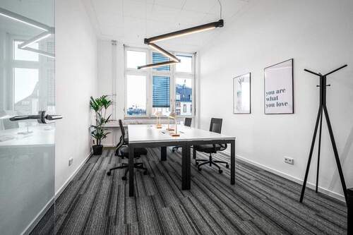 Büroraum mit 4 Arbeitsplätzen - 