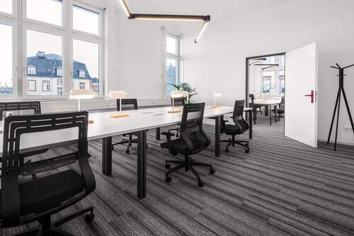 Büroraum mit 6 Arbeitsplätzen - 