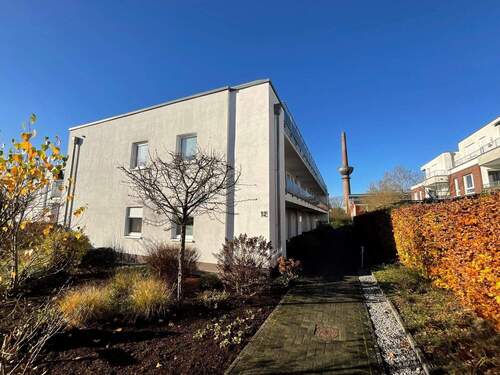 Seitenansicht mit Blick auf den Hauseingang - 3 Zimmer Etagenwohnung zum Kaufen in Lengerich