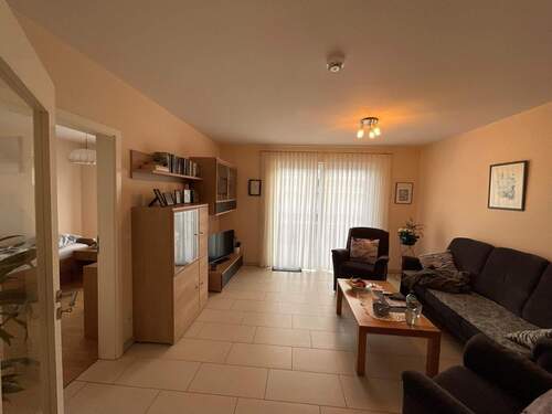 Wohnzimmer mit Balkon - 