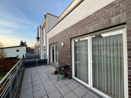 Blick auf den großzügigen Balkon - 