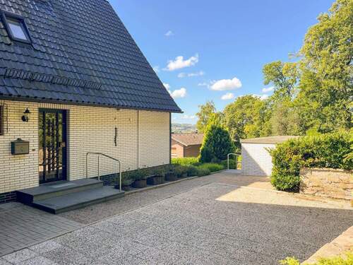 große Terrasse mit Garten - 