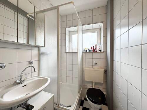 Badezimmer mit Dusche - Etagenwohnung mit 43,00 m&sup2; in Herne zum Kaufen