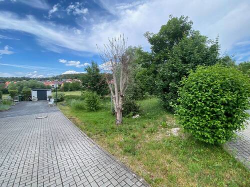Grundstück mit Einfahrt der Nachbarn.jpg - Grundstück in Lauf an der Pegnitz zum Kaufen