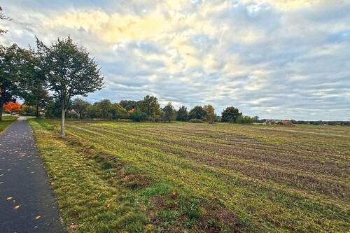 Wegansicht rechts - Grundstück in Storkow
