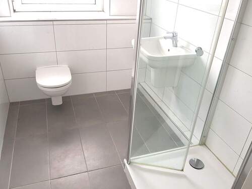 Badezimmer mit Dusche - 