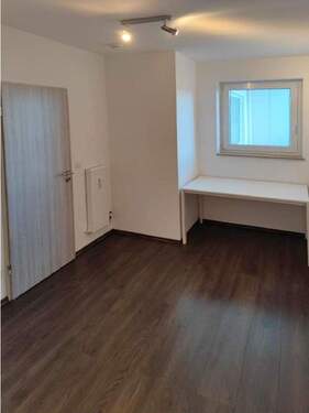 Das Schlafzimmer, mit Tisch - 