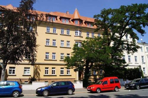 Hausansicht - 3 Zimmer Etagenwohnung zur Miete in Plauen