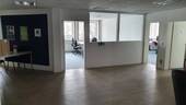 Blick vom Flur zum Büro I - Große Bürofläche im Gewerbegebiet -courtagefrei-