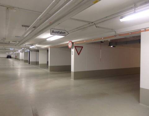 Einfahrt Ausfahrt - Exklusiver Stellplatz im LIVING 108! **Chaussee Ecke Invaliden**
