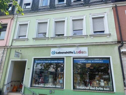 Straßenseite vis a vis Rathaus - Laden in guter Sichtlage im Zentrum
