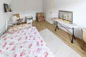 Schlafzimmer II OG - 