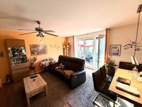 Wohnzimmer - Ilvesheim - Neuwertige 3 ZKBBalkon Wohnung mit Stellplatz