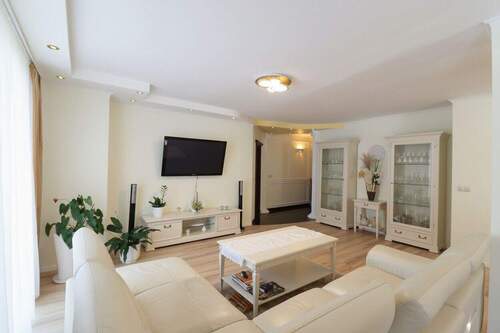 Wohnzimmer - 4 Zimmer Etagenwohnung in Ansbach