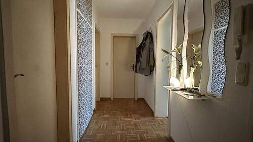 Flur - Etagenwohnung mit 75,00 m&sup2; in Celle zum Kaufen