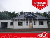 2480 Musterhaus - Musterhaus! Weißer Winkelwalmdachbungalow nebst Garage inkl. Wohnmobilstellplatz mit freiem Wiesenblick