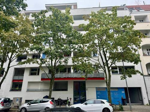 Außenansicht - Bezugsfreie 1,5-Zimmer-Wohnung mit großer Loggia in Top-Lage von Friedrichshain