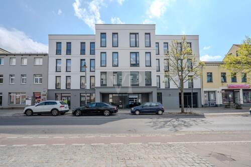 Straßenansicht Gebäude - 