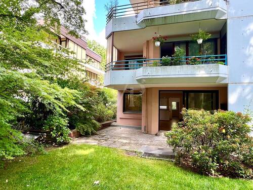 Blick vom Garten auf Terrasse und Wohnung - 3 Zimmer Etagenwohnung zum Kaufen in Berlin / Lankwitz