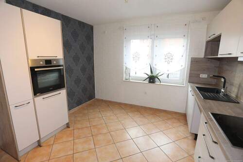 Küche mit Einbauküche - 