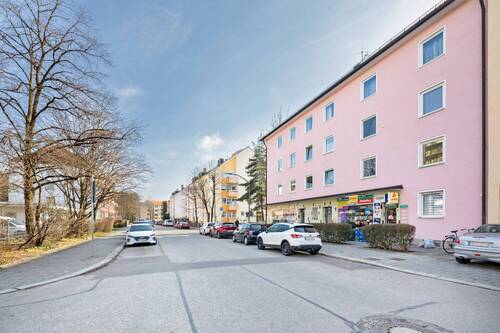 Aussenansicht - 2 Zimmer Etagenwohnung zum Kaufen in München