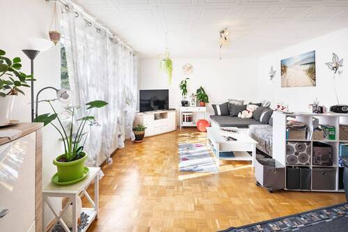 Wohnzimmer - 2 Zimmer Etagenwohnung in München