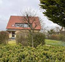 Freistehendes Einfamilienhaus mit Garten und Garage - Petersberg