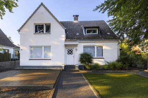 Frontansicht - Von Privat. Ein Juwel vor den Toren Hamburgs. Ihr neues EinZweifamilienhaus in Norderstedt.