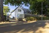 Blick von der Straße - 6 Zimmer Einfamilienhaus zum Kaufen in Norderstedt