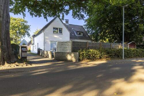 Blick von der Straße - 6 Zimmer Einfamilienhaus zum Kaufen in Norderstedt
